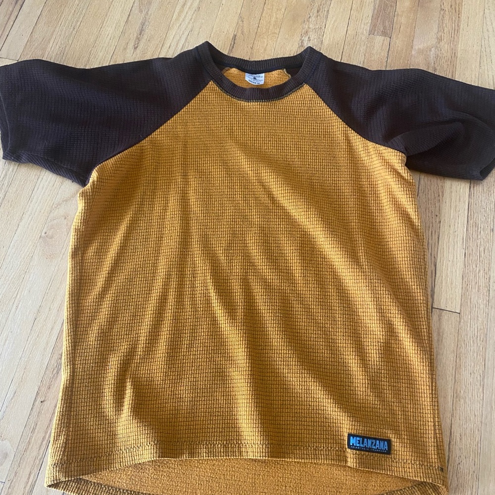 Melanzana TShirt Mens M, Yellowish orange and Brown